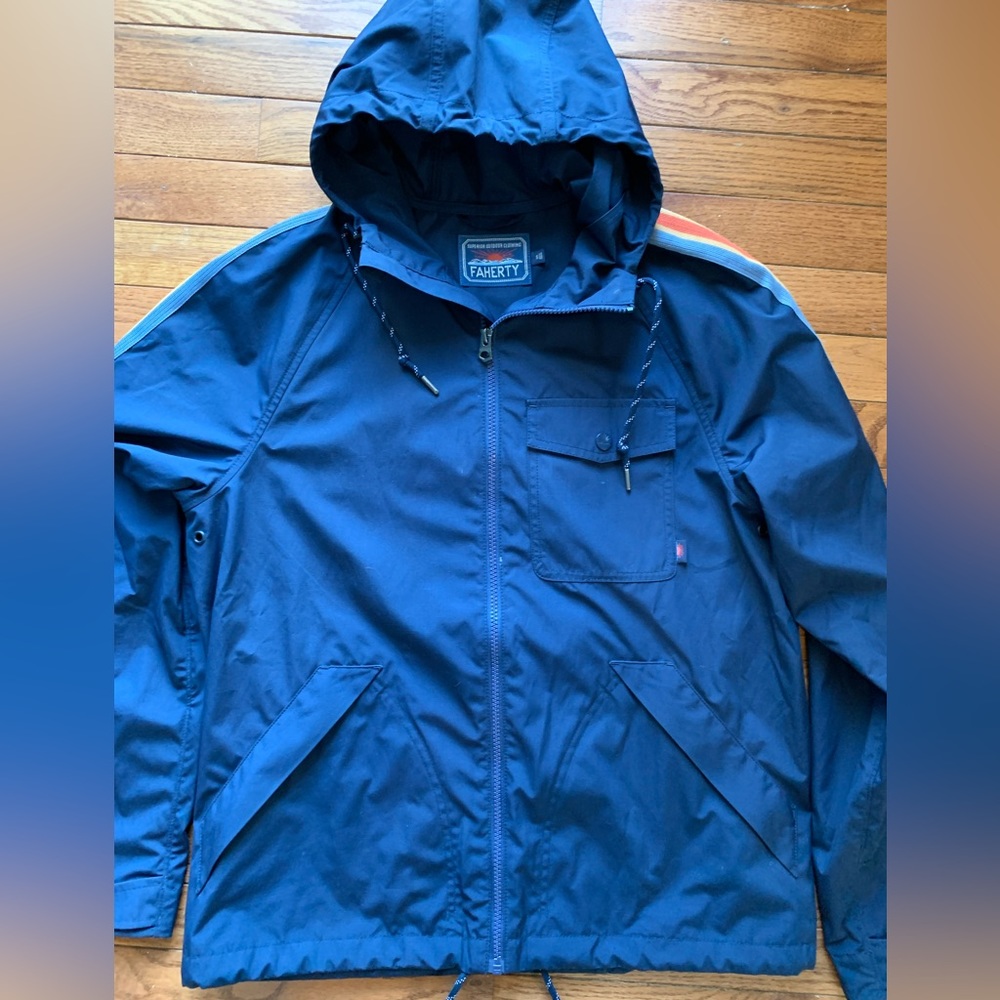 Men’s Faherty Brand All Conditions Navy hooded jacket sz small